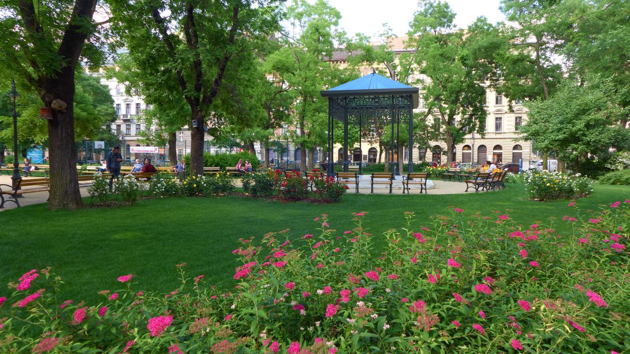 Fewo Oktogon Budapeste Exterior foto